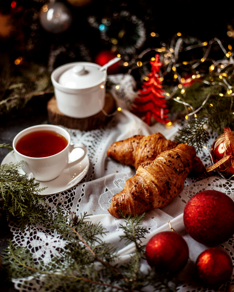 croissants-with-cup-black-tea